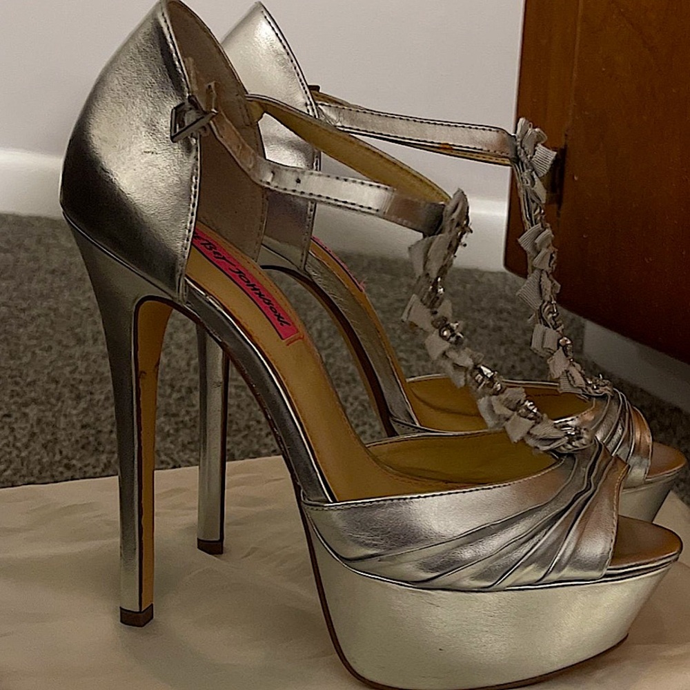 Betsy Johnson platform stilleto size US 8